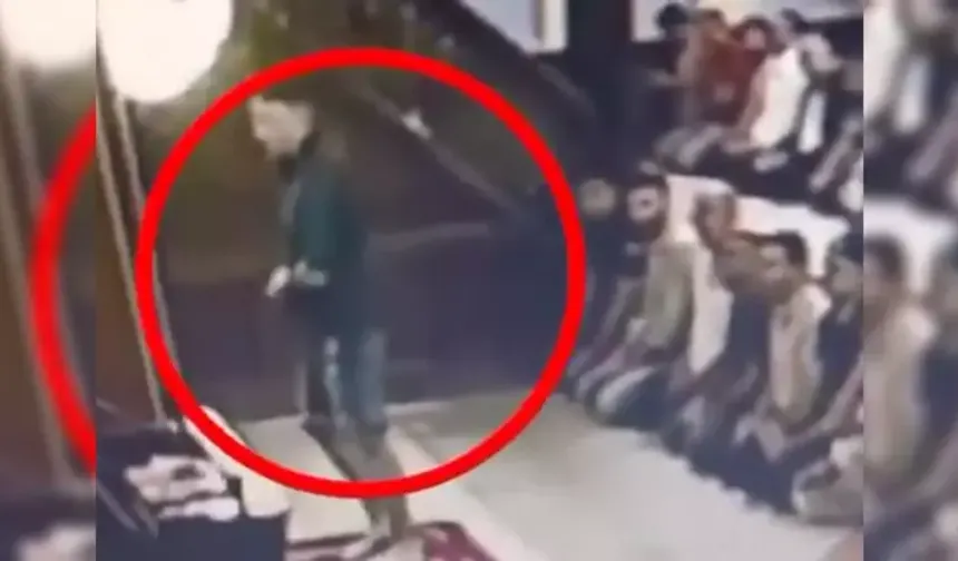 Malatya'da Camide Şort ve Fötr Şapkayla Mihraba Geçen Kişi Tepki Çekti: Valilikten Açıklama Geldi