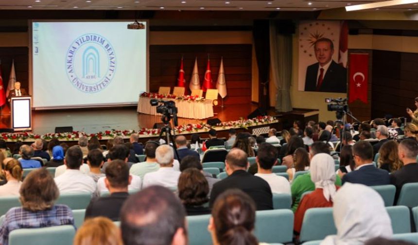 Uzmanlar Ankara’da değerlendirdi: Algoritmalar İnsan İletişimini Nasıl Değiştiriyor?