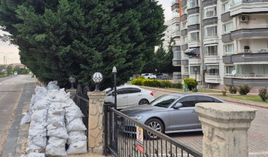 Batıkent'te 1 Haftadır Kaldırılmayan Molozlar Tepki Çekti!