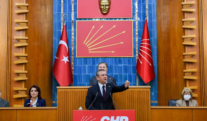 Özgür Özel parti toplantısında açıkladı: Şehidin verdiği bursu CHP üstlendi