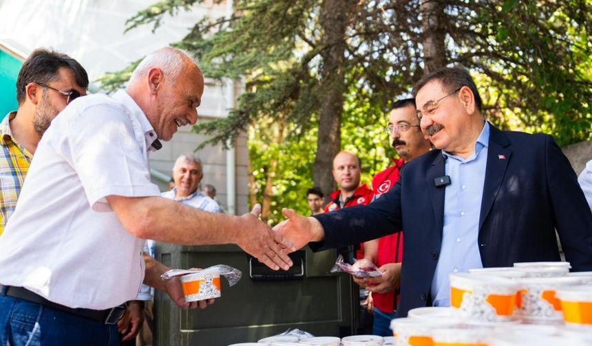 Gölbaşı Belediyesi’nden camilerde aşure ikramı
