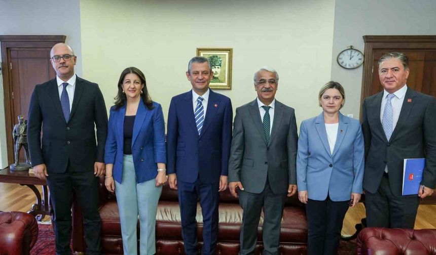 CHP lideri Özel, DEM heyetini kabul etti