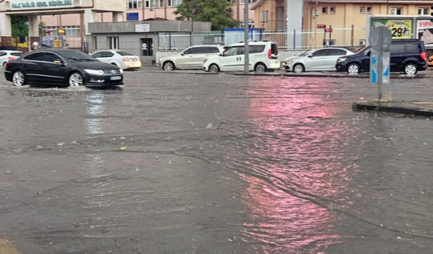 Sıhhiye’de Aynı Manzara: Araçlar Mahsur, Vatandaş Mağdur