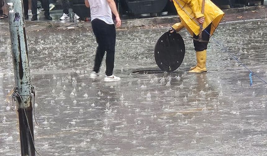 Ankara’da Sağanak Yağış Hayatı Felç Etti: Altyapı Yetersizliği Bir Kez Daha Gözler Önüne Serildi