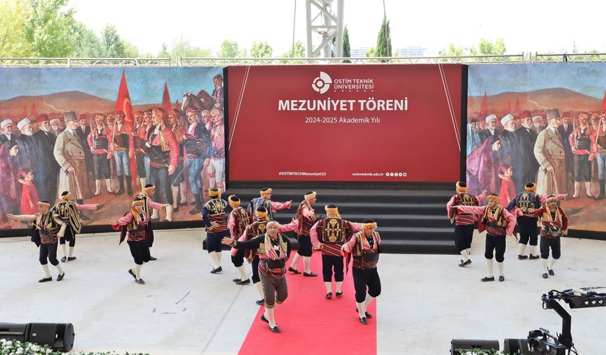 Seymenler Bu Kez Mezuniyet İçin Sahnedeydi