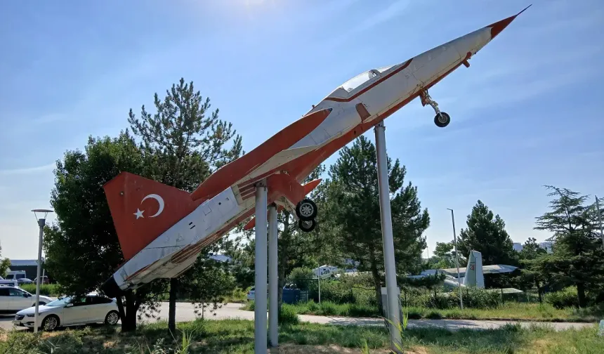 NATO Zirvesi öncesi Türk Yıldızları Belçika semalarında gösteri uçuşu yaptı