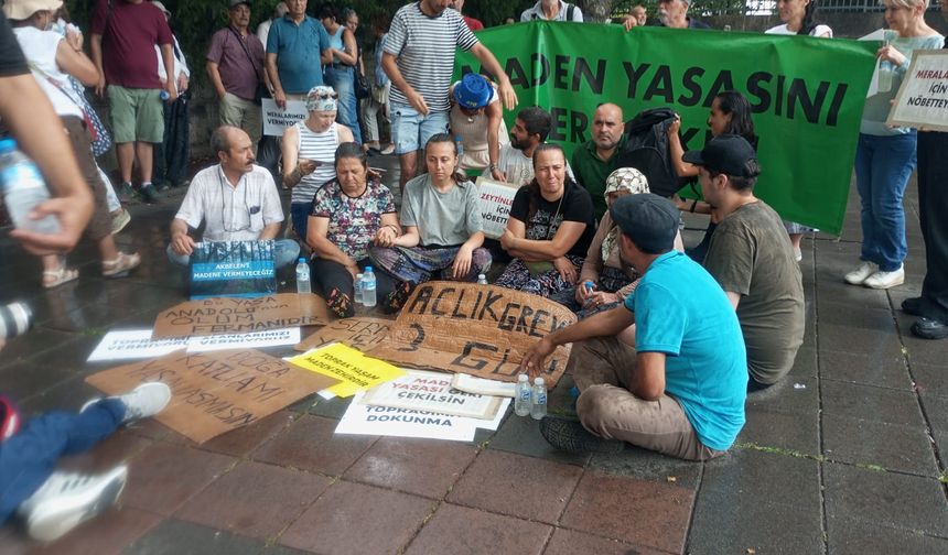 Maden Yasasına Direniş Ankara'da Büyüyor: Köylüler Sağanakta Açlık Grevinde!