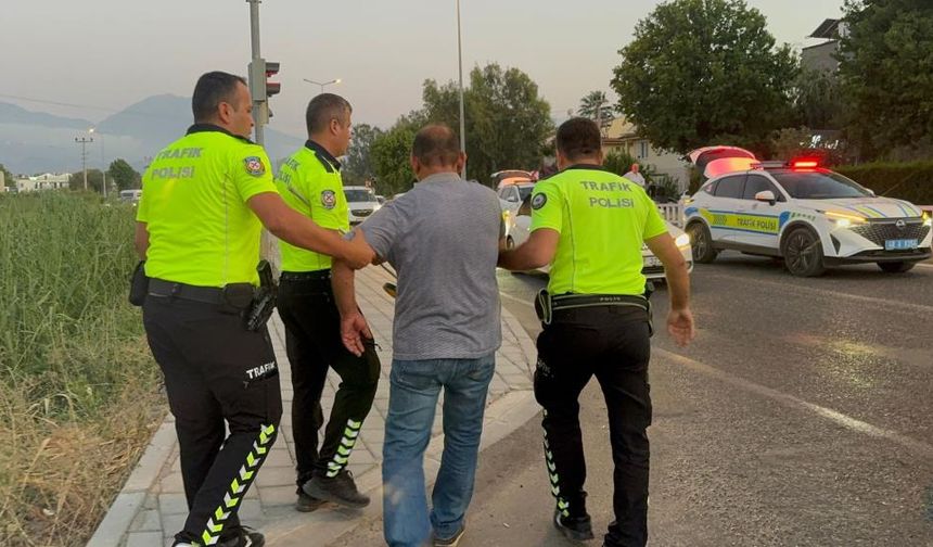 Fethiye'de kan donduran olay: Yayaya çarpıp üzerinden geçmeye kalkan sürücü tutuklandı