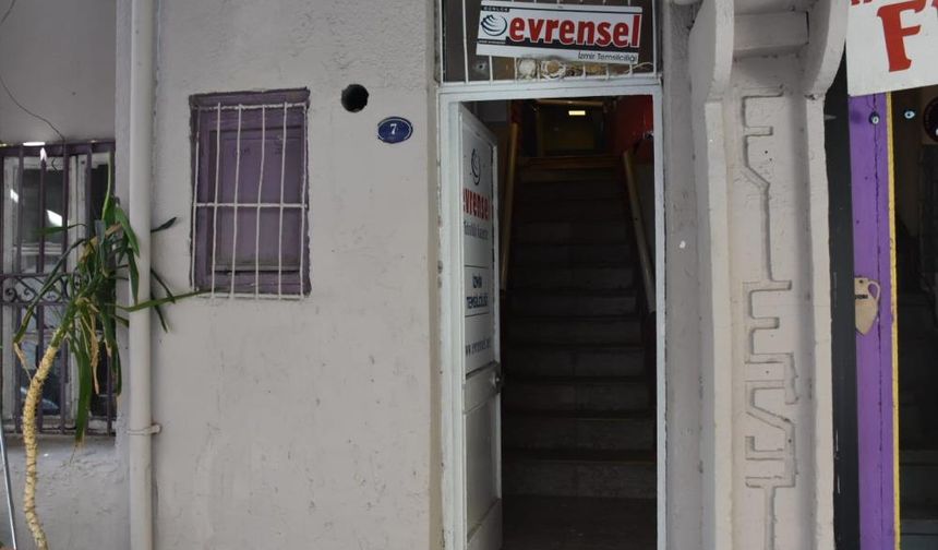 Evrensel Gazetesi'nin İzmir temsilciliğine şok saldırı: İşte o anlar...