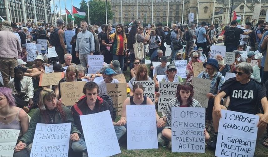 Londra'da Filistin'e destek gösterilerine yüzlerce gözaltı!