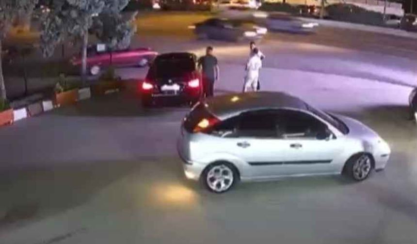 Sincanda kontrolden çıkan otomobil oto yıkamacıya uçtu: 3 yaralı