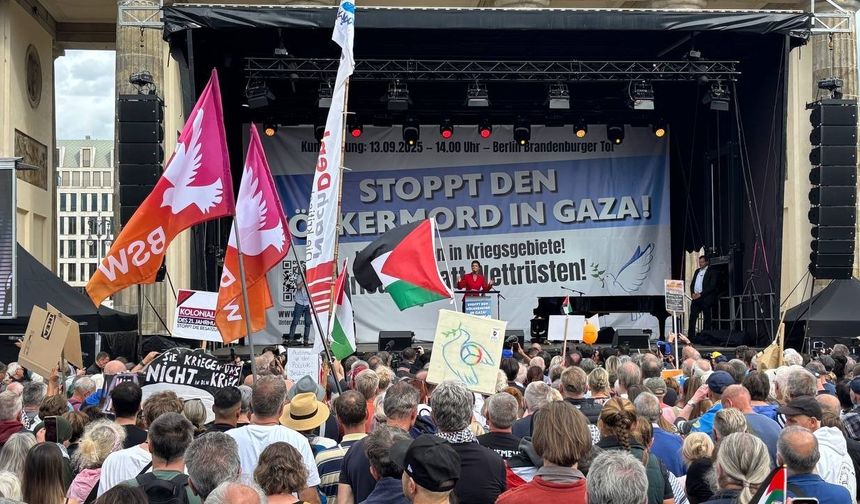 Berlin’de binlerce kişi Gazze için sokaklara çıktı