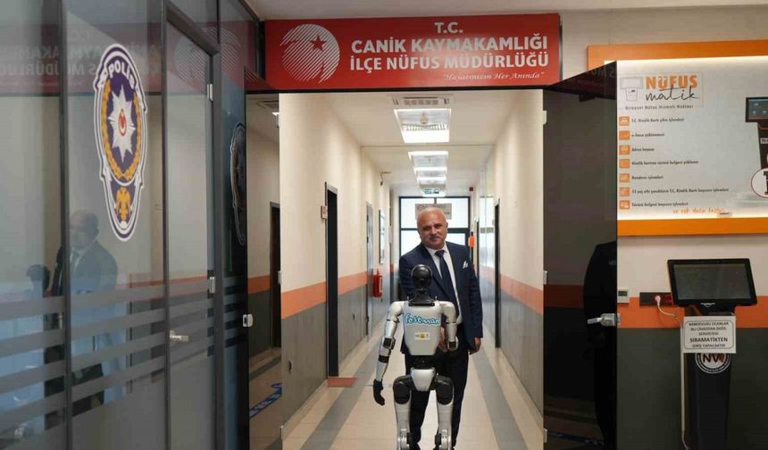Türkiye’de bir ilk daha: İnsansı robot nüfusa kaydettirildi