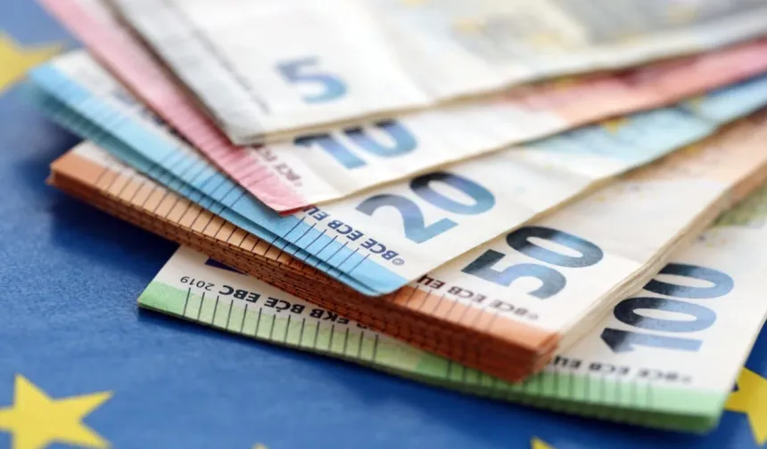 Euro 49 lirayı test etti: FED ve ECB politikaları kurda tarihi zirveyi getirdi