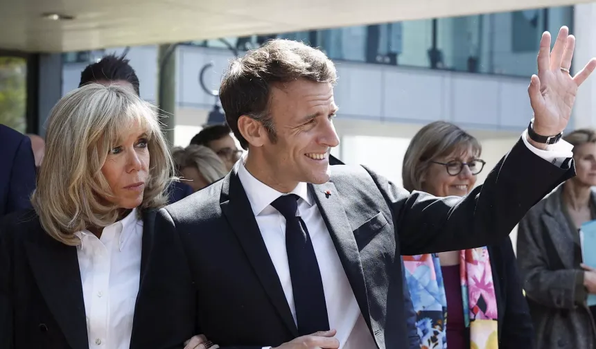 Fransa Cumhurbaşkanı Macron'un eşi vergi sisteminde erkek olarak listelendi