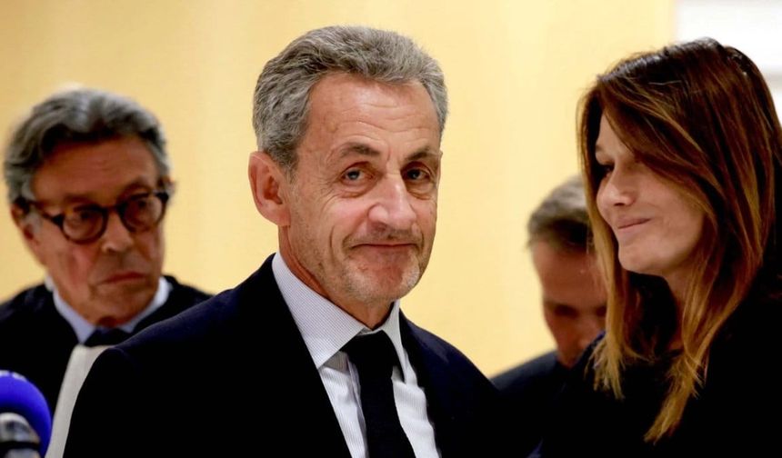 Eski Fransa Cumhurbaşkanı Nicolas Sarkozy hapse eşiyle el ele gitti!