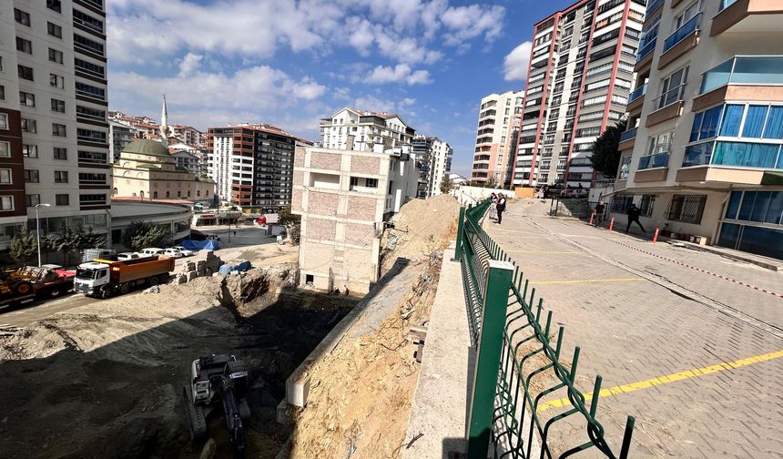 Ankara'da korkutan toprak kayması: 17 katlı bina boşaltıldı!