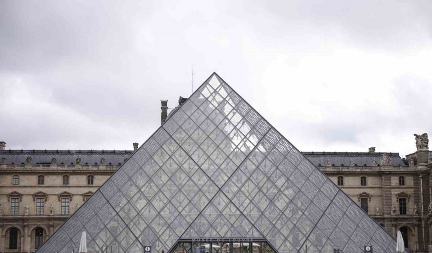 Louvre Müzesi’nde 88 milyon euroluk tarihi mücevher soygunu