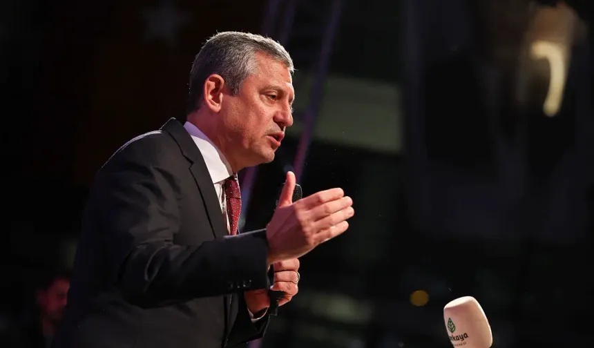 CHP’de ikinci mektup krizi: Eski milletvekilleri Özgür Özel’e çağrı yaptı