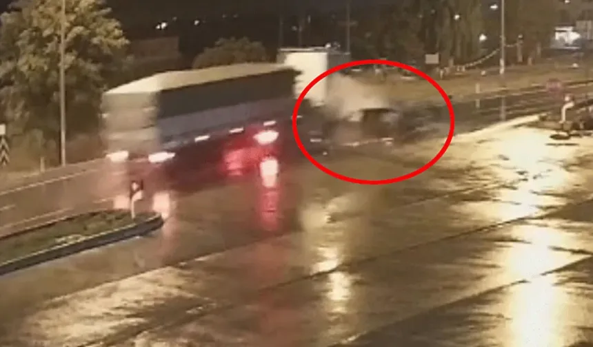 Afyonkarahisar’da feci kaza: Tırın çarptığı otomobil paramparça oldu, 1 ölü 1 ağır yaralı