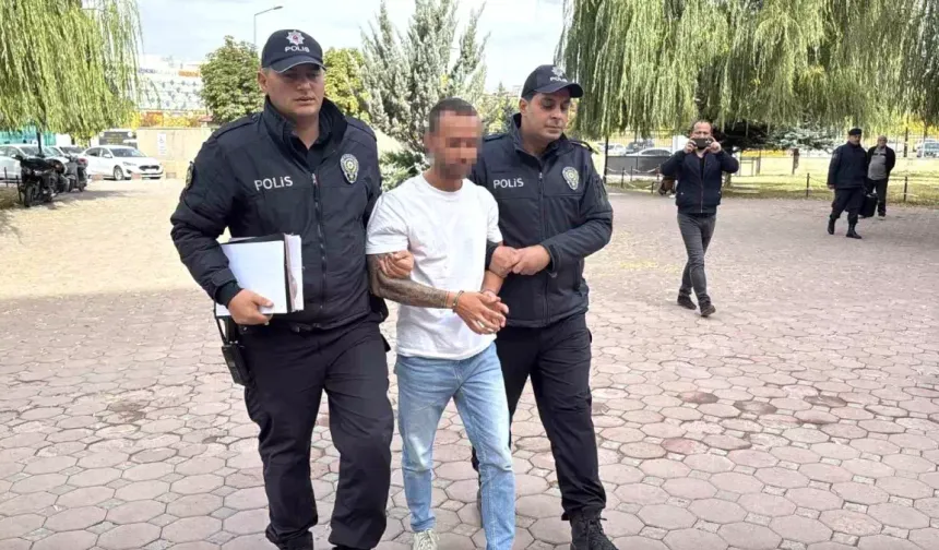 Sivas’ta şehit babasına “dilenci” diyen otobüs şoförü gözaltına alındı: Adliyede pişkin tavırlar!