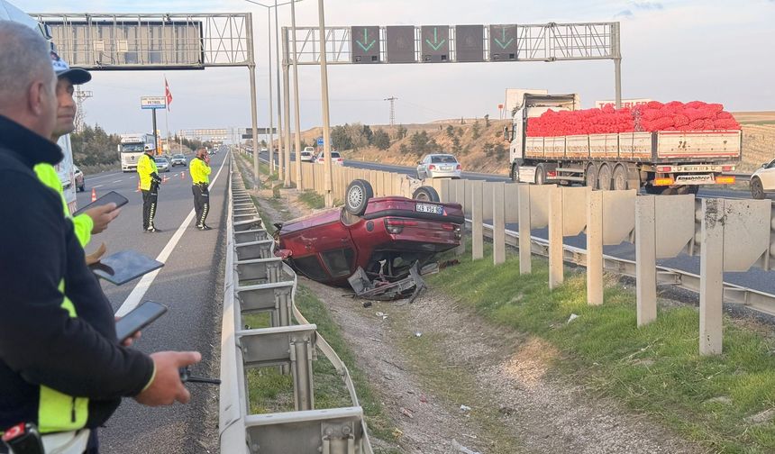 Ankara’da feci kaza! Kontrolden çıkan araç takla attı: 1’i çocuk 3 yaralı