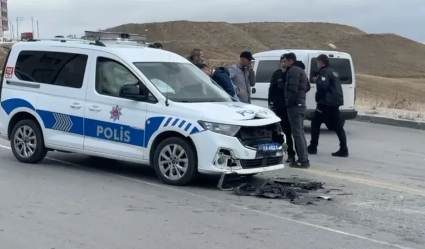 Çorum’da ekip aracı ile hafif ticari araç çarpıştı: Bir polis yaralandı