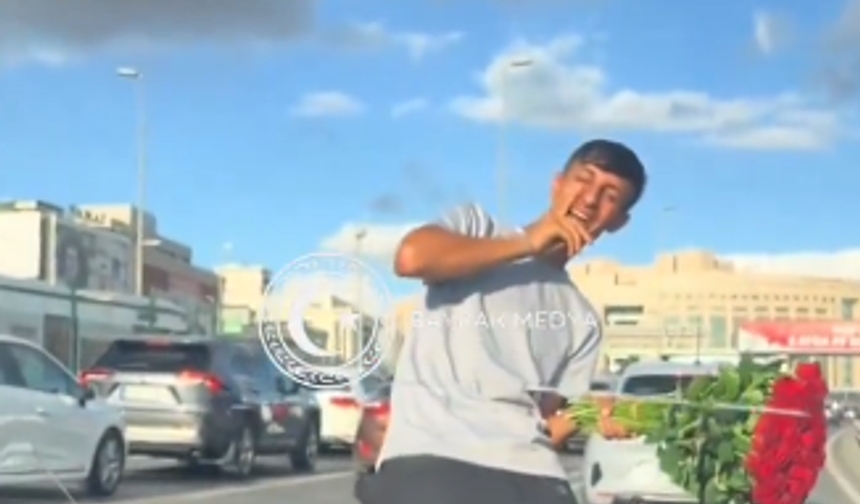 Gül satan gencin IBAN’lı pazarlama taktiği ilgi çekti