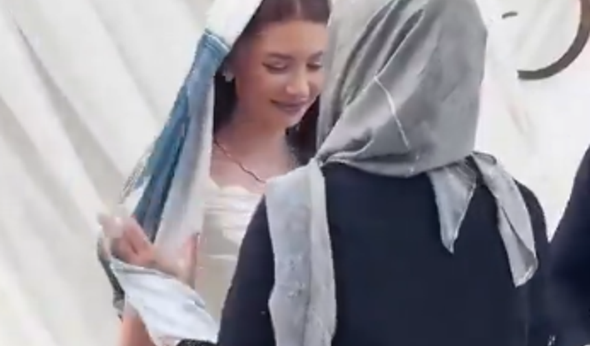 Nişanda dikkat çeken an! Kaynananın gelinine başörtüsü takması olay oldu