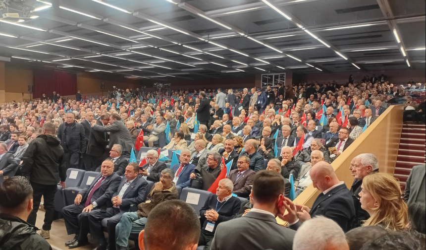 Müsavat Dervişoğlu Ankara’da Partililerle Buluştu: Başkanlık Yarışı Başladı