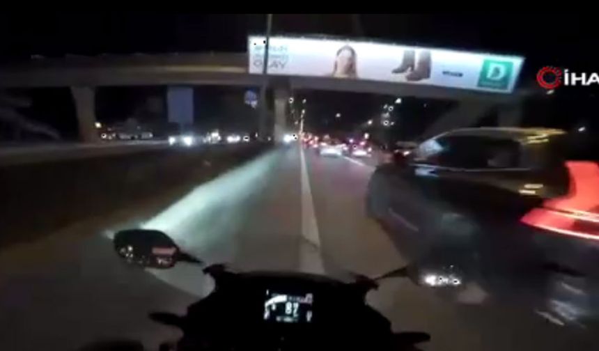 Motosiklet trafik polisine böyle çarptı!