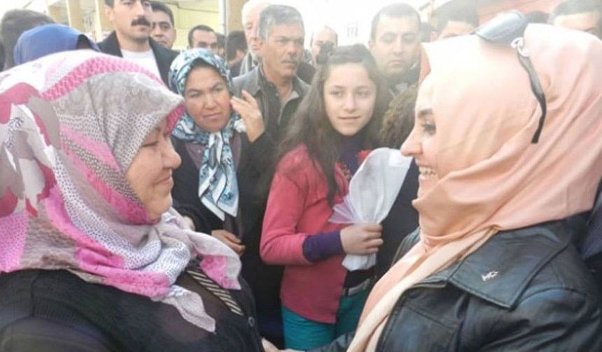 Müzeyyen Yazıcı kimdir nereli? Müzeyyen Yazıcı ve oğlu Ahmet Yazıcı