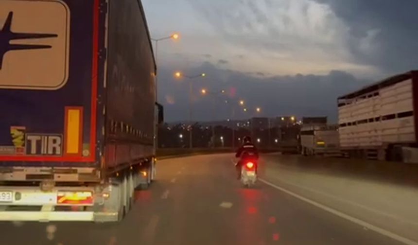 Hatay’da fırtınaya yakalanan motosikletliye TIR sürücüsünden yürek ısıtan koruma