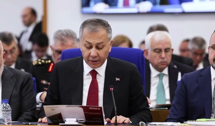 Meclis'te "5 bin polis" tartışması: Bakan Yerlikaya ile CHP'li vekiller arasında tansiyon yükseldi!