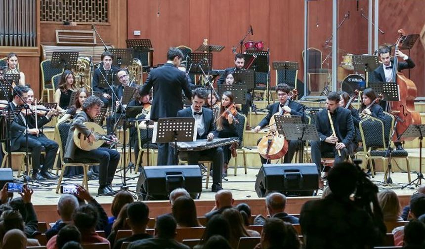 Bizim Orkestra ve Tuğba Özerk Ankara’da Sahne Aldı