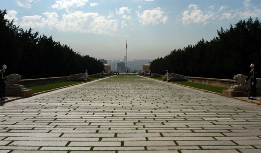Anıtkabir'in şifreli yolu... Aslanlı Yol'daki taşlar neden aralıklı?