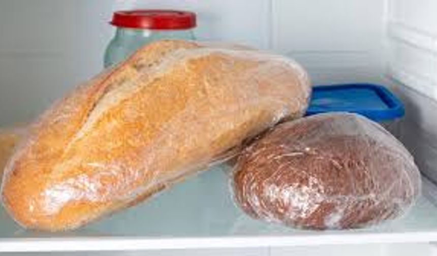 Ekmek neden bir anda taş gibi oluyor? Asıl suçlunun buzdolabı olduğu ortaya çıktı