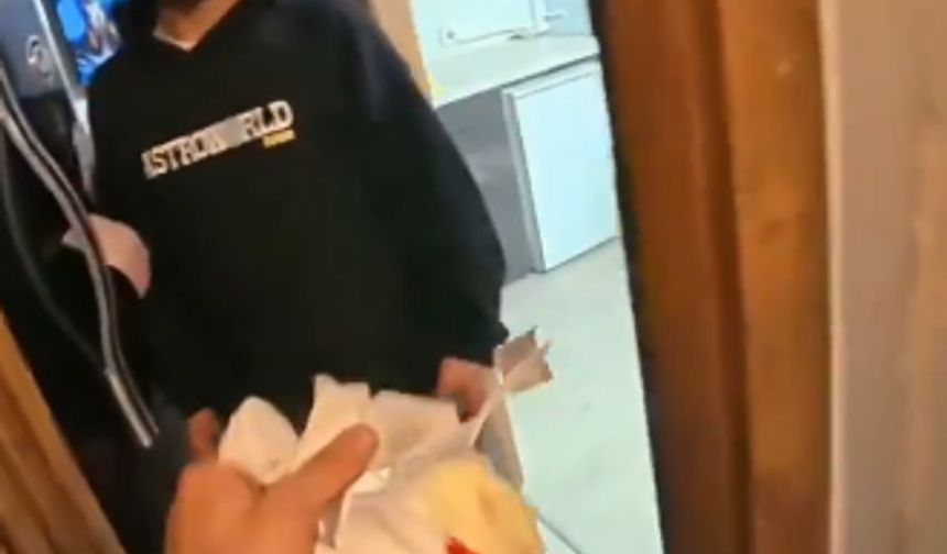 Geciken yemek tartışması büyüdü! Kurye ve müşteri kapıda karşı karşıya