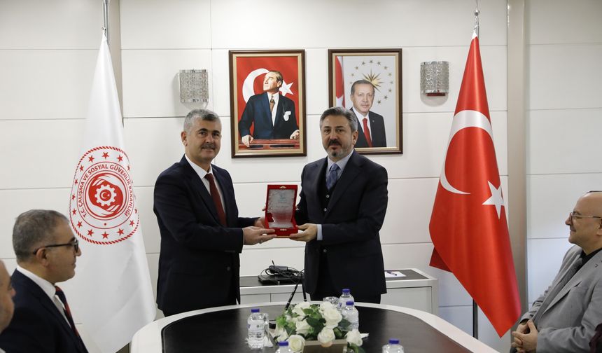 MEYAD’dan Bakan Yardımcısı Aydın’a İnsan Hakları Plaketi!