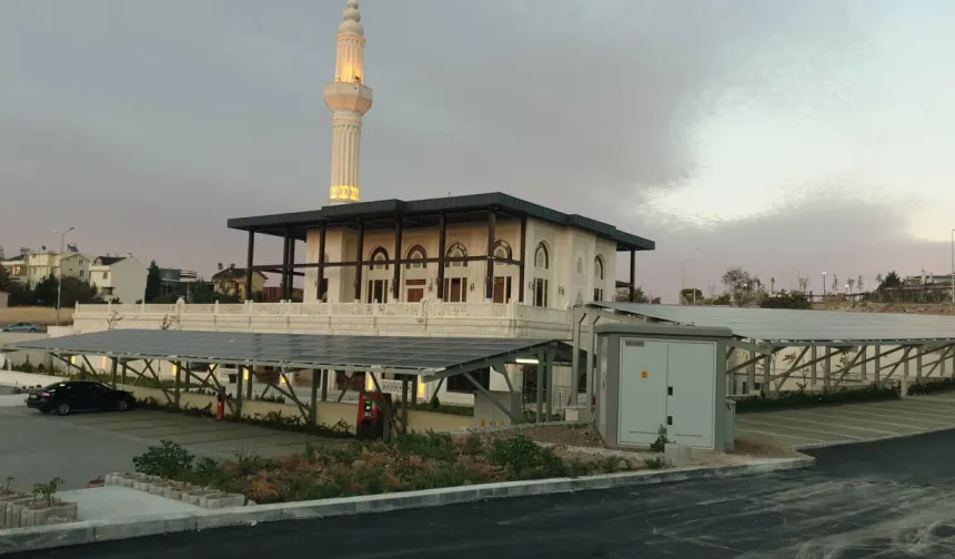 Ankara'daki bu camii kendi elektriğini üretiyor! Gören bir daha bakıyor