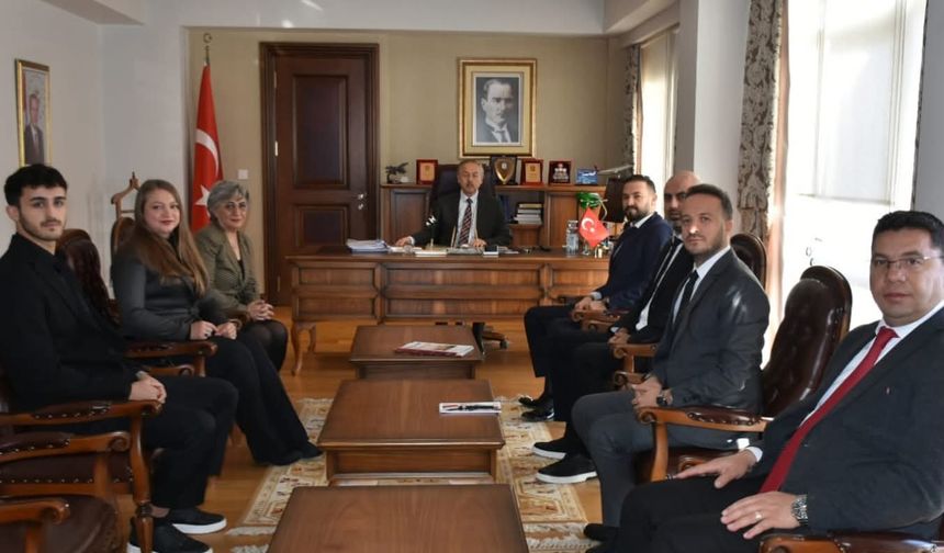 Eğitimciler ve ATO Lojistik Komistesinden Kahramankazan kaymakamına ziyaret