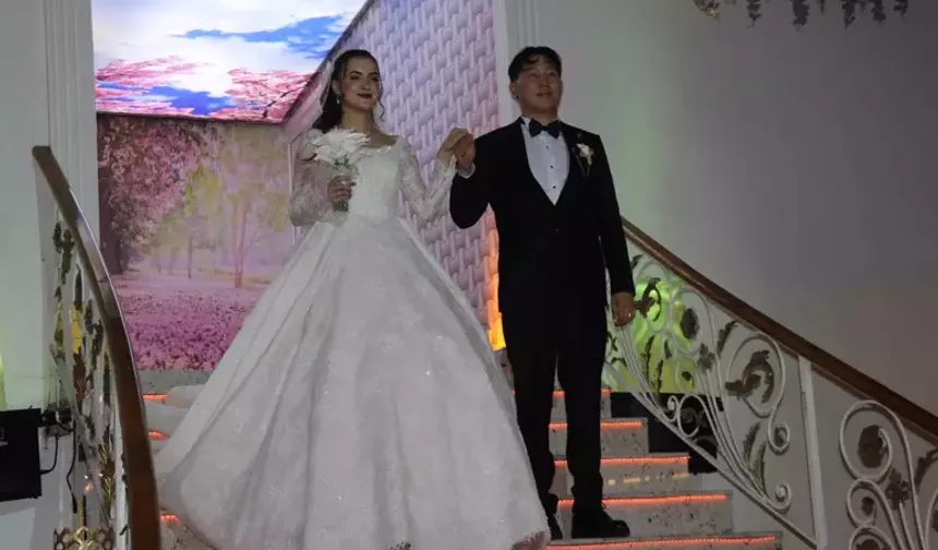 Müslüman oldu Can adını aldı: Güney Koreli damat Rize’de dünya evine girdi