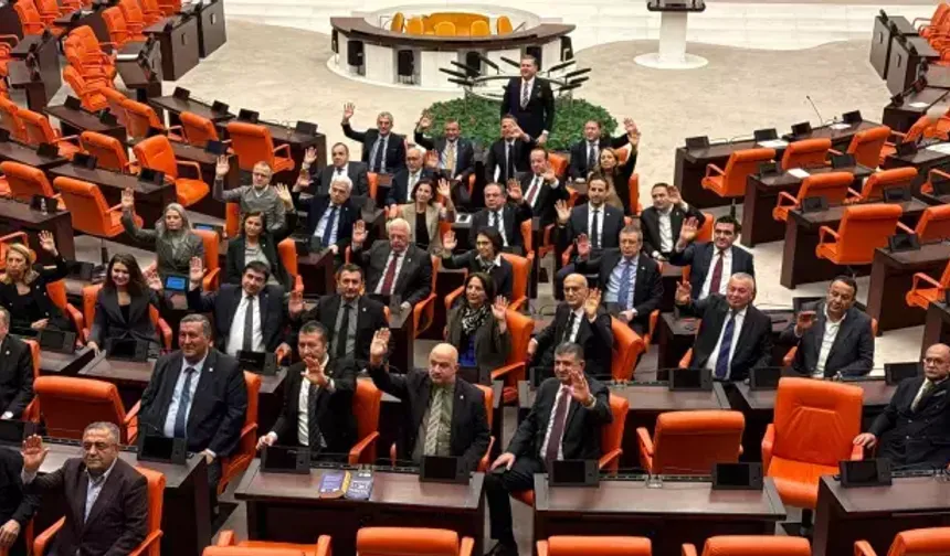 CHP'den Meclis'te 'emekli nöbeti': "Bin liralık artış alay gibi"