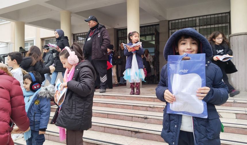 Başkentte öğrenciler ilk dönem karnelerini aldılar