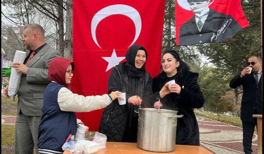 Zafer Partisi Pursaklar İlçe Başkanlığı vatandaşlara çorba dağıttı