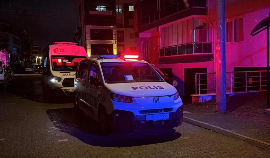 Sinir krizi geçirdi, kendini odaya kilitledi: Şizofreni hastası kadını polis ikna etti!