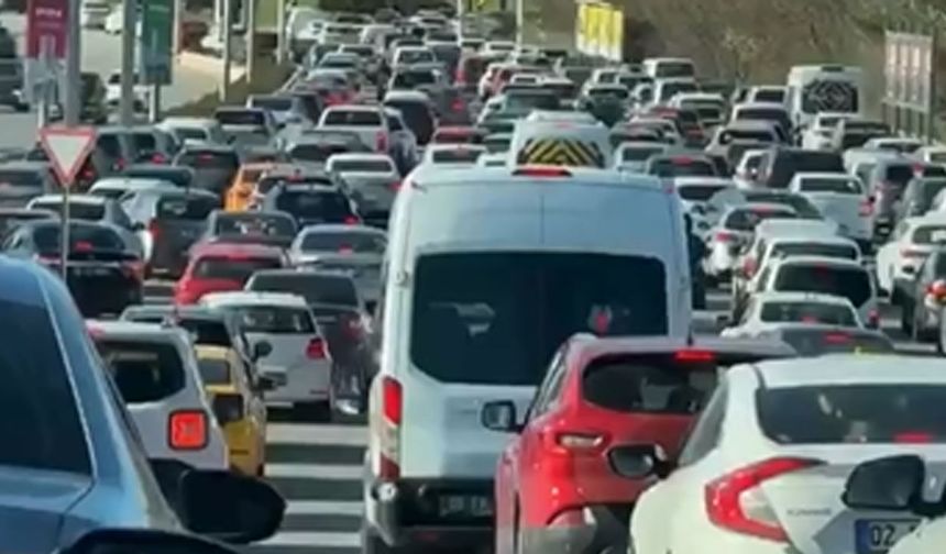Ankara’da trafik çilesi sürücüyü isyan ettirdi!