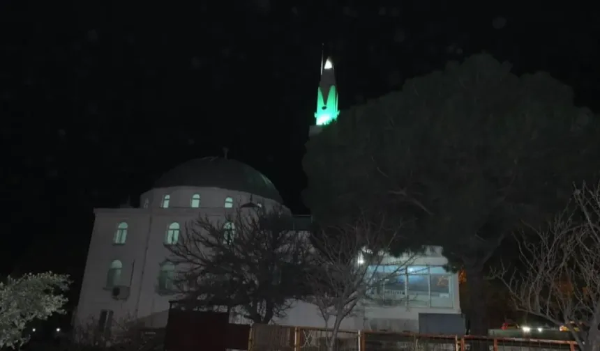 Burhaniye'de film gibi olay! Ezan erken okundu, oruçlar 3 dakika erken açıldı