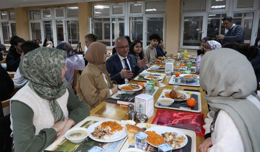 Ankara’da Ramazan Buluşması: Rektör ve Öğrenciler Aynı Masada