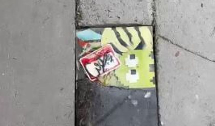 Ankara Sokaklarında Dikkat Çeken Dokunuş: Kaldırımları Sanatla Onarıyor